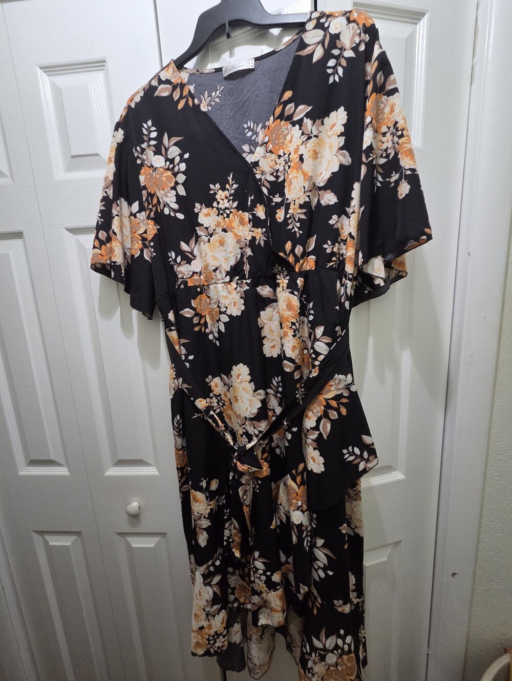 Floral Wrap Midi Dress in Black and Peach Size 26